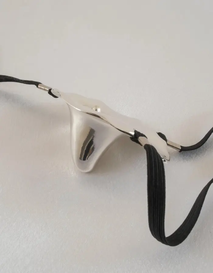 A l'Ombre des Demoiselles en Fleurs - Vaginal Flower Bloom Penetrating G-String in Silver