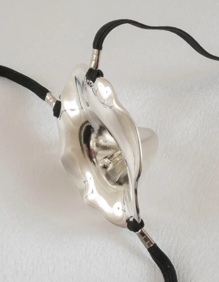 A l'Ombre des Demoiselles en Fleurs - Vaginal Flower Bloom Penetrating G-String in Silver