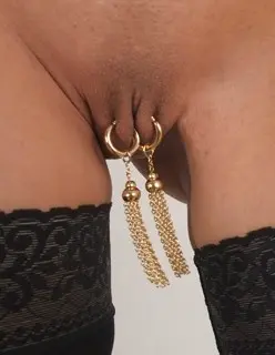 Aeterna - Gold Tassel Non-Piercing Labia Rings