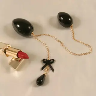 Benten - Black Double Penetrating Eggs With Gold Chain and Bow