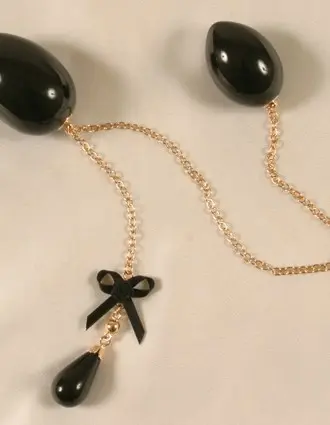 Benten - Black Double Penetrating Eggs With Gold Chain and Bow