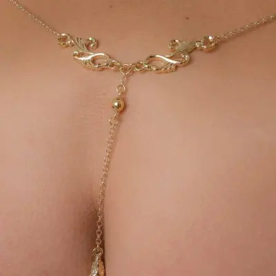 Human Behaviour - Gold Ornate Teardrop Pendant Waist Chain