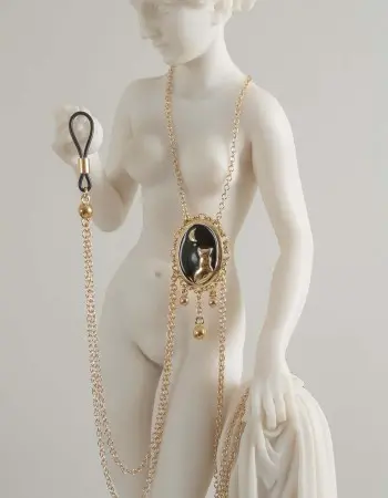 Bendis - Women's Moonlight Cameo Breast Chain Non-Piercing Nipple Rings in Gold