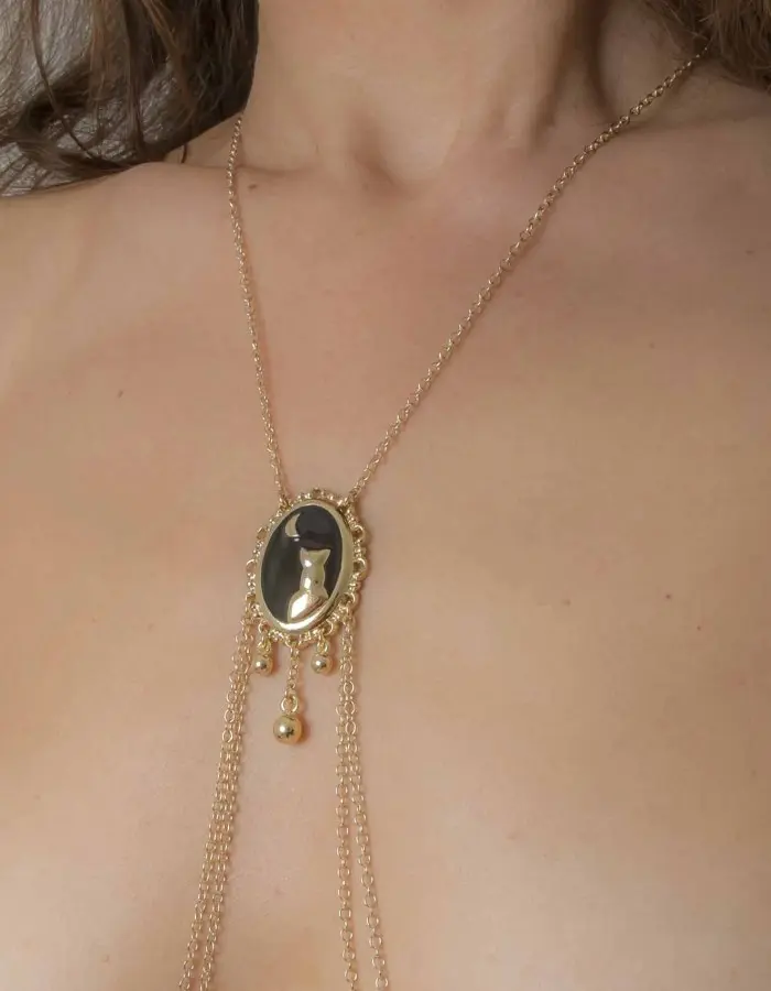 Bendis - Women's Moonlight Cameo Breast Chain Non-Piercing Nipple Rings in Gold