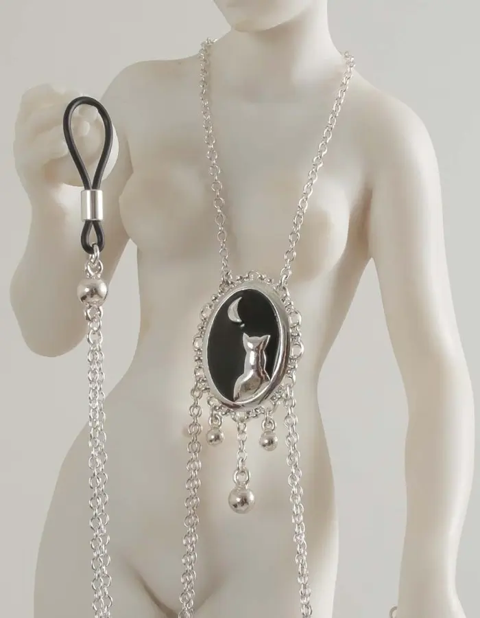 It's Oh So Quiet - Women's Moonlight Cameo Breast Chain Non-Piercing Nipple Rings in Silver