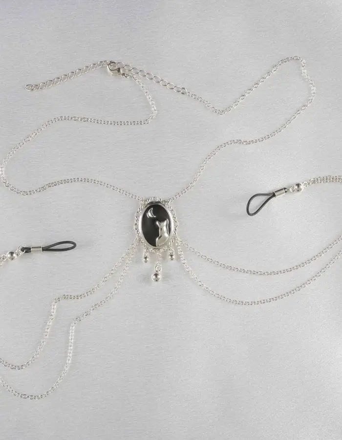 It's Oh So Quiet - Women's Moonlight Cameo Breast Chain Non-Piercing Nipple Rings in Silver