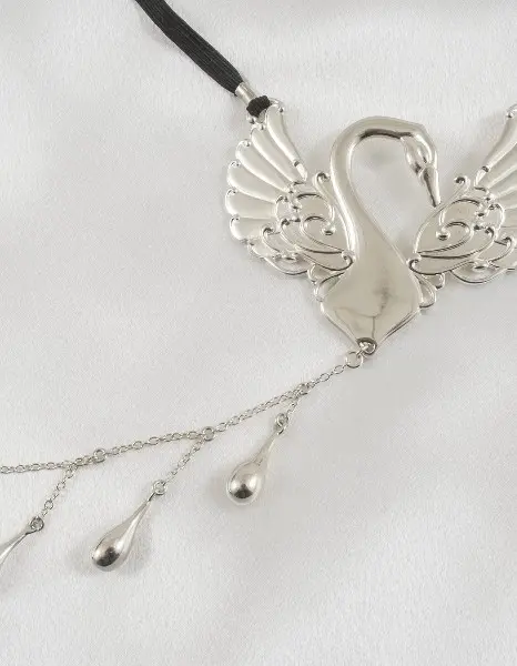 Elsa - Women's Caressing Swan Triple Teardrop Dangler G-String in Silver