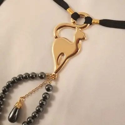 Hatshepsut - Women's Gold G-String With Cat & Hematite Charms