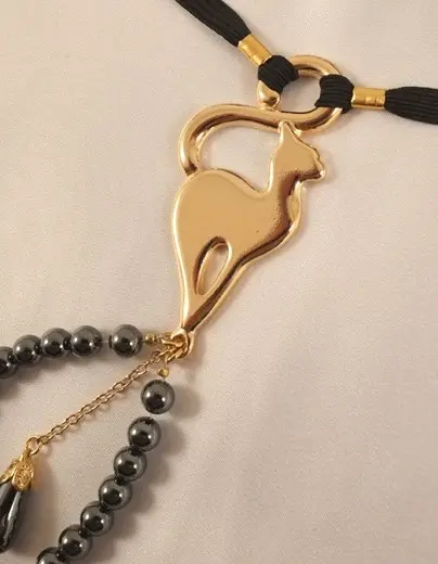 Hatshepsut - Women's Gold G-String With Cat & Hematite Charms