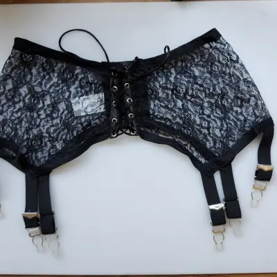 Hollywood Pinup - Lace-Up Garter Belt