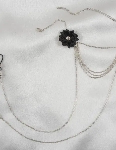 I Know It - Women's Triple Necklace Chain with Bow and Non-Piercing Nipple Pendant Nipple Rings in Silver