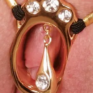 Jingwei - Gold Teardrop Clit Jewelry