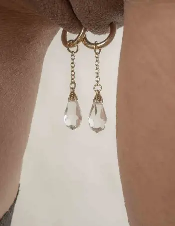 Lakshmi - Non-Piercing Labia Rings With Crystal Pendant in Gold - Pair