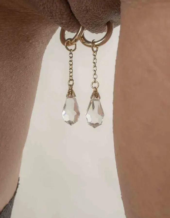 Lakshmi - Non-piercing Labia Rings With Crystal Pendant in Gold - Pair