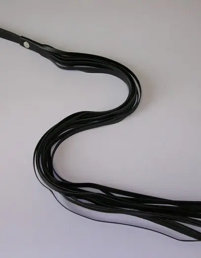 Leather Flogger Whip With 14 Strings