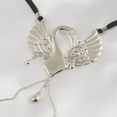 Lohengrin - Women's Caressing Swan G-String in Silver
