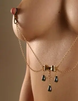 Love Me Harder - Nipple Chain in Gold With Bow Tie and Three Hematite Pendants