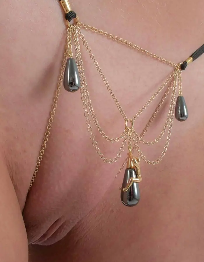 ME! - Women's G-String in Gold with Hematite Pearls