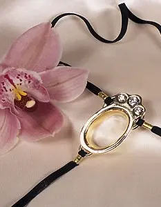 Marici - Gold Clit Ring With Inlaid Jewels