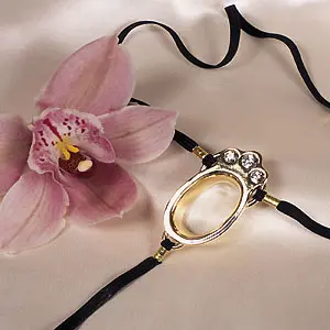 Marici - Gold Clit Ring With Inlaid Jewels