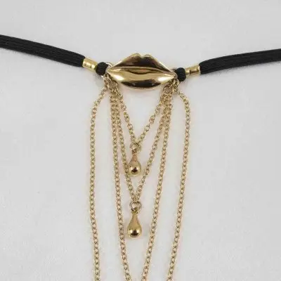 Marilyn - Enticing Lips Gold Vagina Jewelry