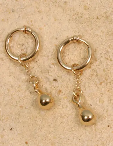 Mazu - Gold Non-Piercing Labia Rings with Pendant - Pair