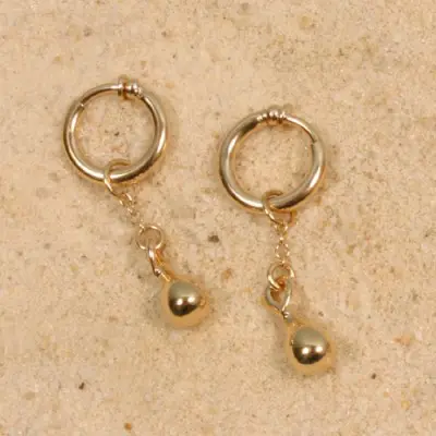 Mazu - Gold Non-Piercing Labia Rings with Pendant - Pair