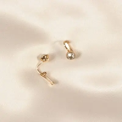 Meng Po - Gold Non-Piercing Labia Clips with Crystal Inlay - Pair
