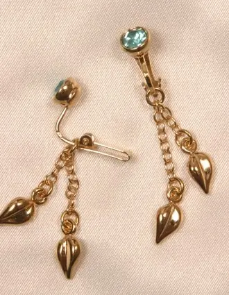 Mu Guiying - Non-Piercing Labia Clips with Gem and Dangling Leaves