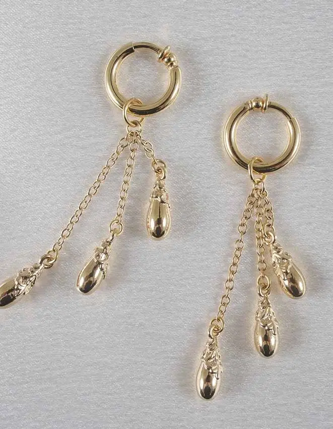 Big Time Sensuality - Non-Piercing Labia Rings with Triple Teardrop Pendants in Gold