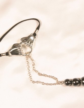 Philanthropie - Bande de pénis Helping Hands en argent avec pendentif en hématite