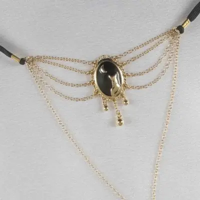 Arma - Women's Moonlight Cameo G-String with Pendants in Gold