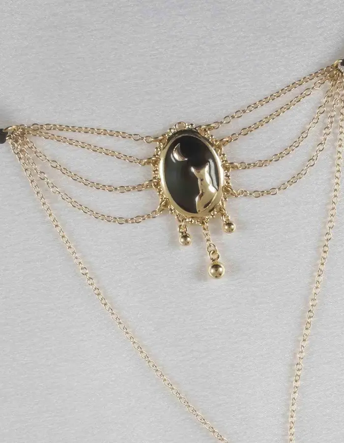 Arma - Women's Moonlight Cameo G-String with Pendants in Gold
