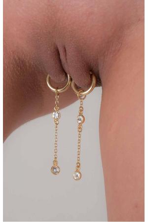 Something's Gotta Give - Non-piercing Labia Rings with Crystal Pendant in Gold - Pair