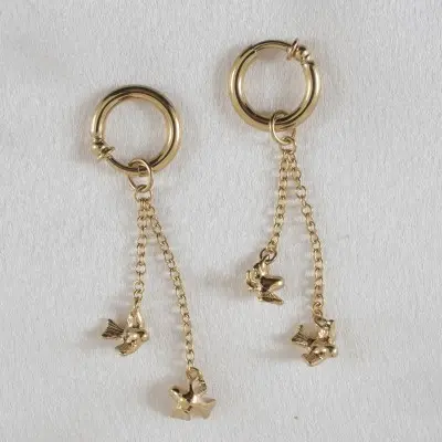 Sometimes Love Just Ain't Enough - Non-piercing labia rings with Flying Birds in Gold - Pair