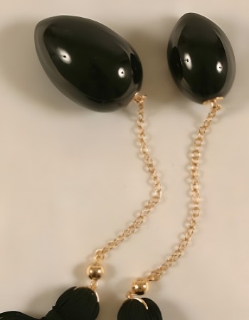 Die Pflaume in der Vase - Goldkette mit einsteckbarer schwarzer ovaler Quaste und Satinquaste