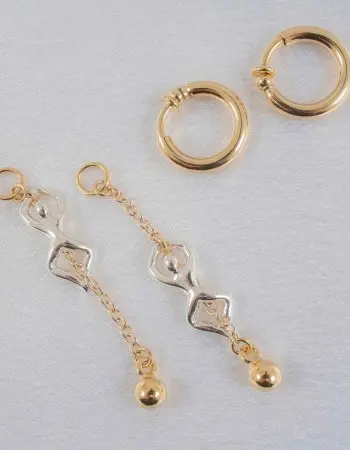 Too Young to Fall in Love - Non-Piercing Labia Rings With Gold Pendant