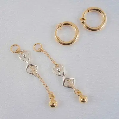 Too Young to Fall in Love - Non-Piercing Labia Rings With Gold Pendant