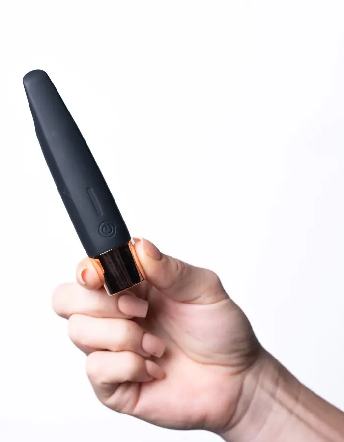 Aspen 15-Function Rechargeable Wireless Flickering Tip Vibrator - Black